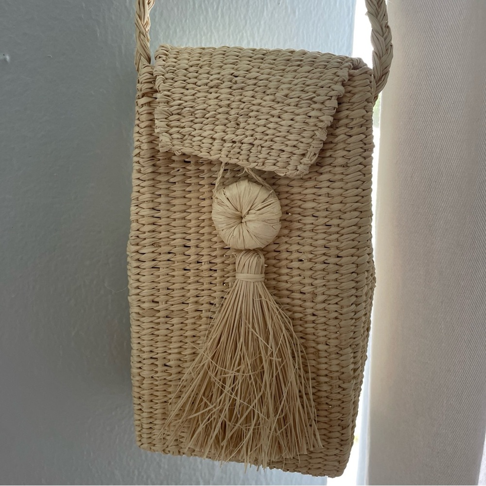 Straw crossbody bag